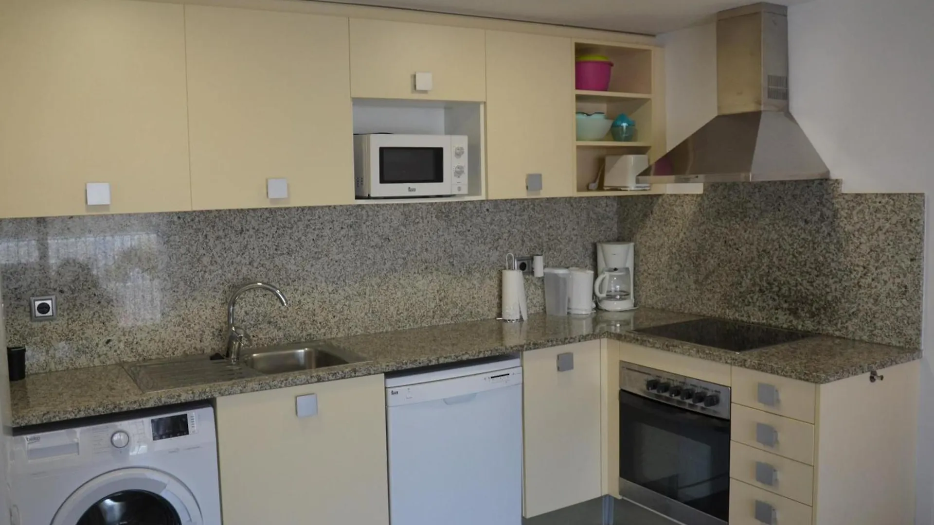 Apartamento Centrico Con Piscina, Parking Y A 200M De La Playa En L'Estartit - Es-323-41 0*,