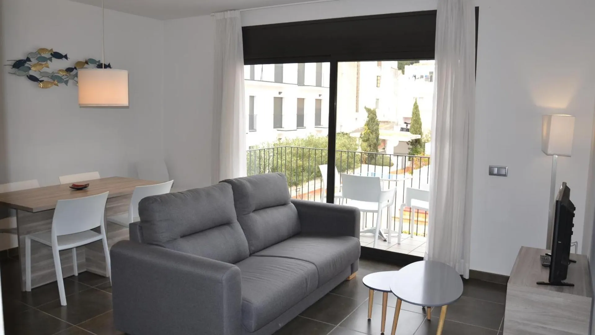 Apartamento Centrico Con Piscina, Parking Y A 200M De La Playa En L'Estartit - Es-323-41 Spain