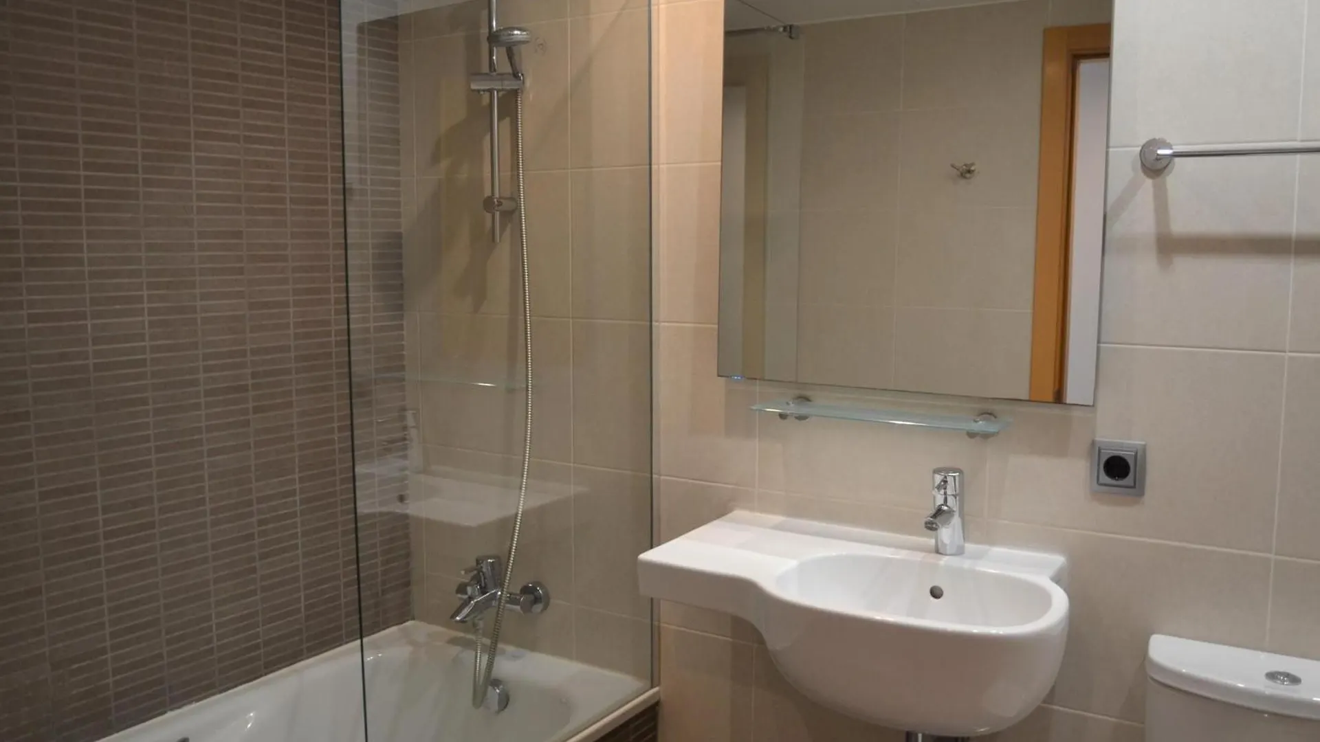 Apartamento Centrico Con Piscina, Parking Y A 200M De La Playa En L'Estartit - Es-323-41 Apartment