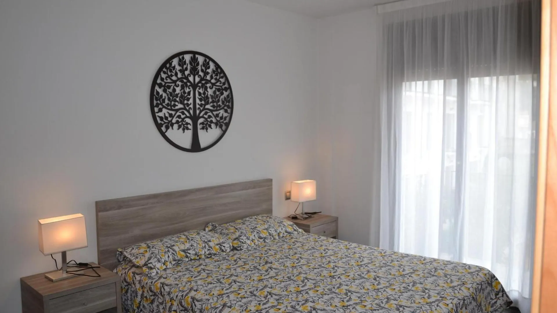 Apartamento Centrico Con Piscina, Parking Y A 200M De La Playa En L'Estartit - Es-323-41 0*,